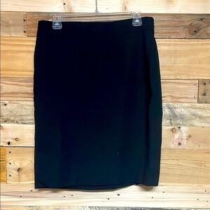 Banana Republic size 8 Black Knee-Length Lightweight Pencil Skirt